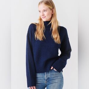 Frame Swingy Turtleneck Navy - Wool, Silk, Cashmere Blend